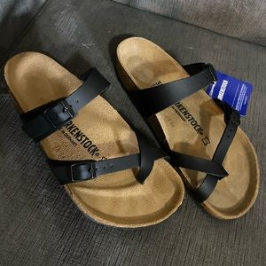 Black Mayari Birkenstock’s